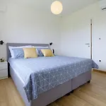 Tea By Rent Istria * أوماغ